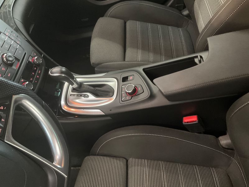Opel Insignia 2.0 Turbo Innovation 4x4 2011 – снимка 25
