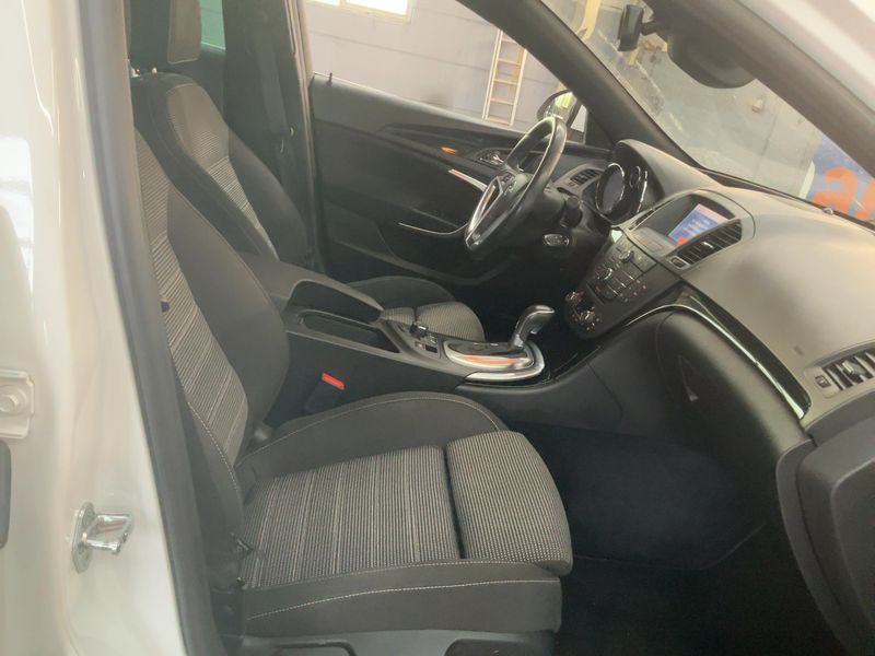 Opel Insignia 2.0 Turbo Innovation 4x4 2011 – снимка 16
