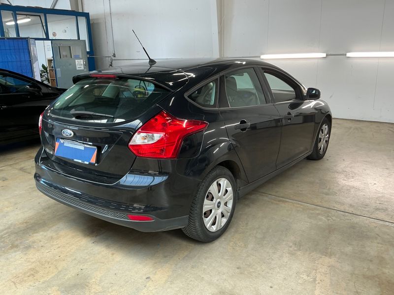 Ford Focus 1.6 TDCi Ambiente 2011 – снимка 2