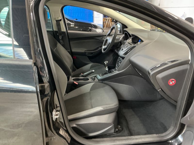Ford Focus 1.6 TDCi Ambiente 2011 – снимка 3