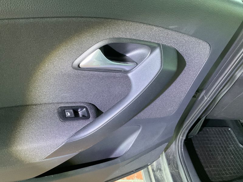 Volkswagen Polo 1.4 TDI Comfortline BlueMotion Tech 2015 – снимка 31