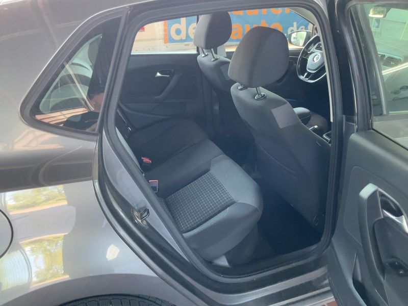 Volkswagen Polo 1.4 TDI Comfortline BlueMotion Tech 2015 – снимка 19