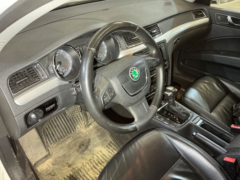 Skoda Superb 2.0 TSI Elegance 2012 – снимка 31