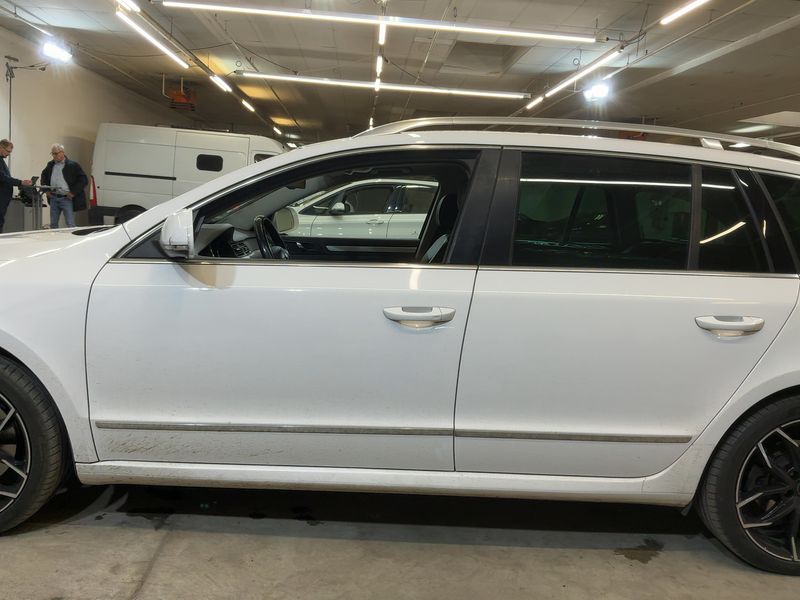 Skoda Superb 2.0 TSI Elegance 2012 – снимка 4