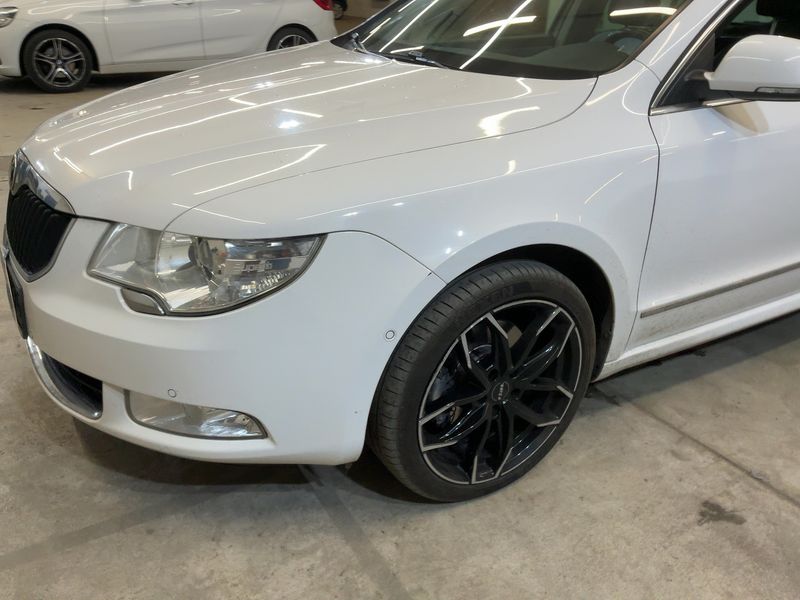 Skoda Superb 2.0 TSI Elegance 2012 – снимка 2