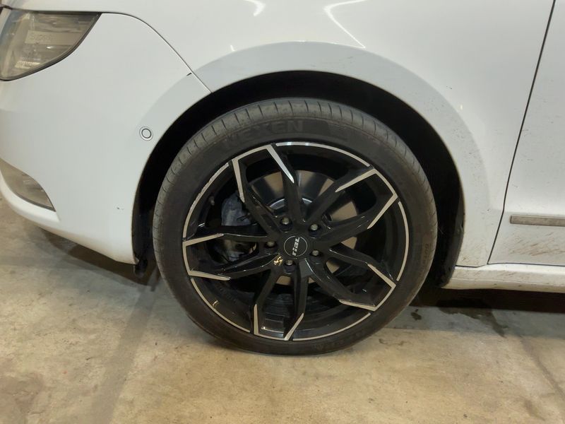 Skoda Superb 2.0 TSI Elegance 2012 – снимка 3