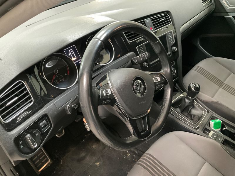 Volkswagen Golf VII 1.6 TDI Allstar BlueMotion Tech 2016 – снимка 25