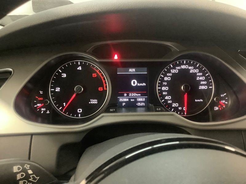 Audi A4 2.0 TDI Ambition 2014 – снимка 13