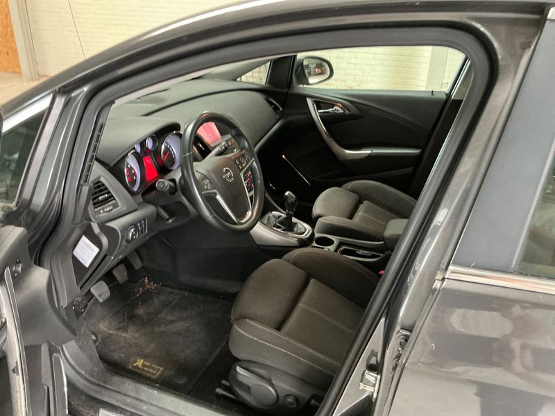 Opel Astra 1.4 Turbo Innovation 2010 – снимка 3