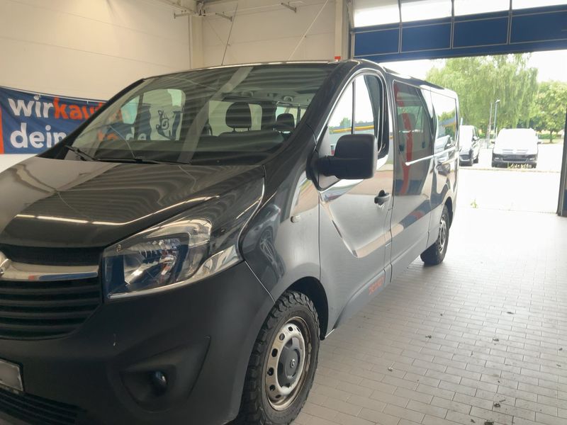 Opel Vivaro 1.6 CDTI Biturbo Combi L2H1 2,9t 2015 – снимка 2