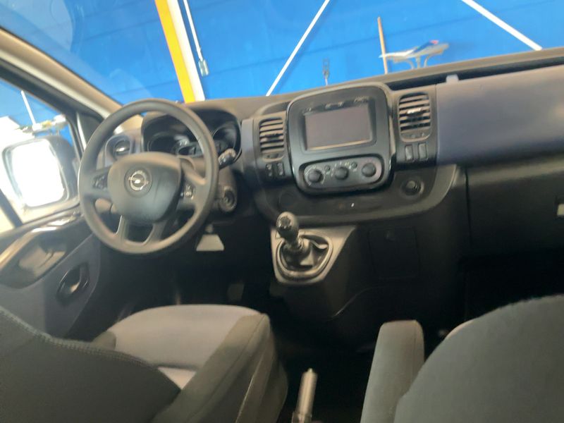 Opel Vivaro 1.6 CDTI Biturbo Combi L2H1 2,9t 2015 – снимка 17