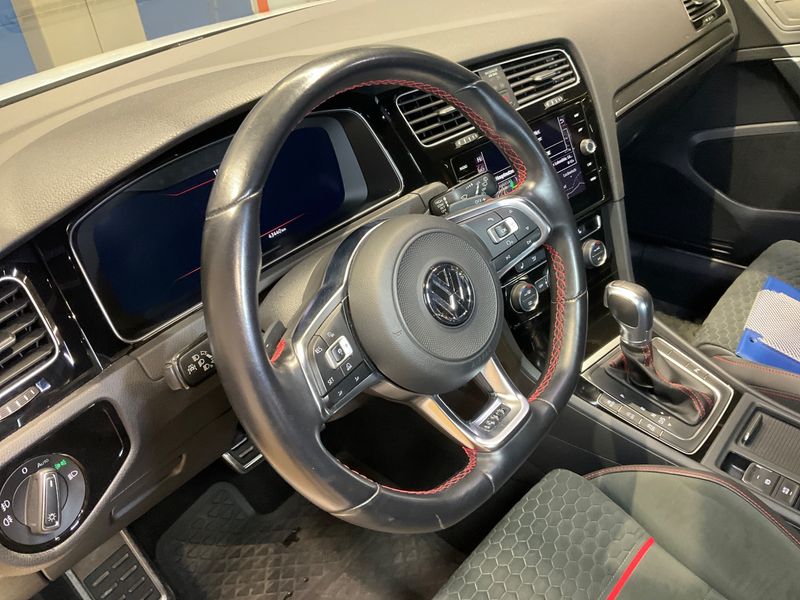 Volkswagen Golf VII 2.0 TSI GTI BlueMotion Tech 2019 – снимка 24