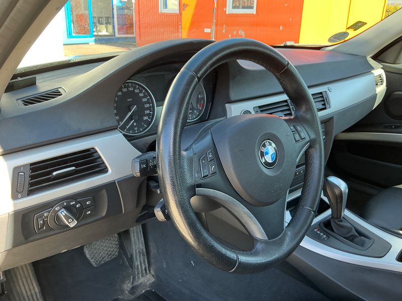 BMW 3er 318i 2009 – снимка 32