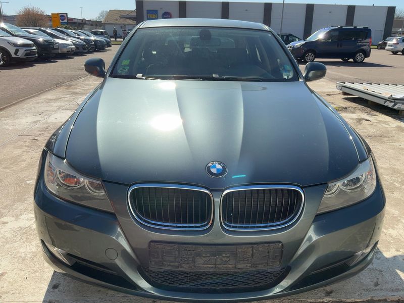 BMW 3er 318i 2009 – снимка 14