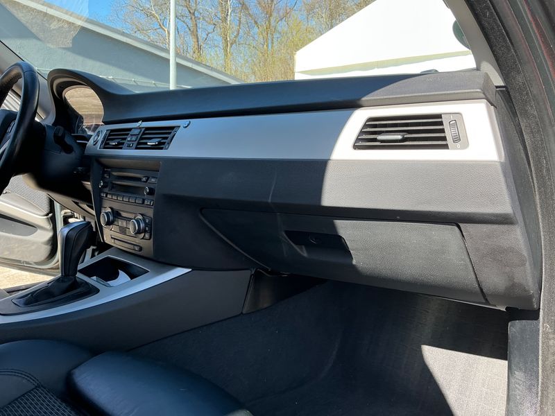 BMW 3er 318i 2009 – снимка 27