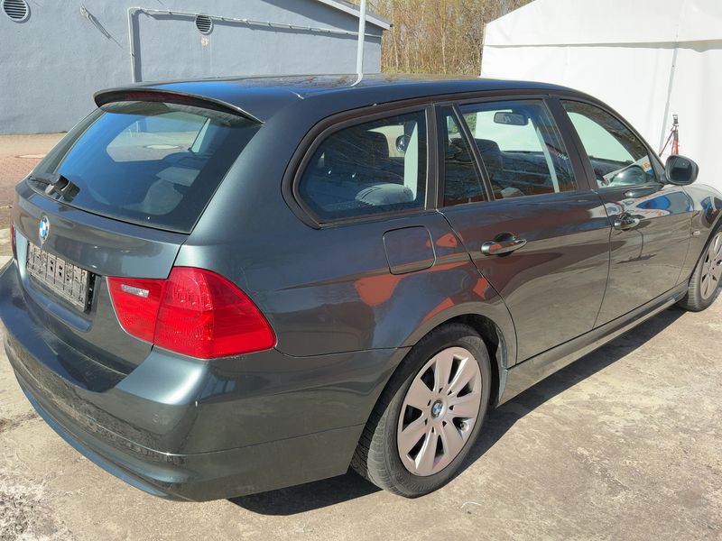 BMW 3er 318i 2009 – снимка 8