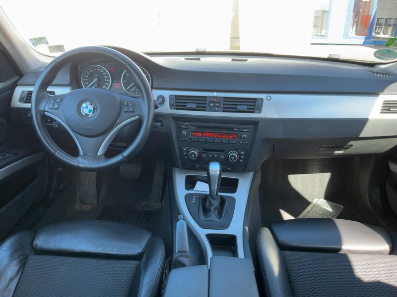 BMW 3er 318i 2009 – снимка 17