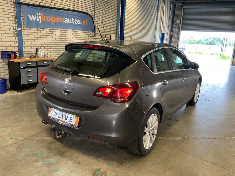 Opel Astra 1.4 Turbo Innovation 2011 – снимка 2