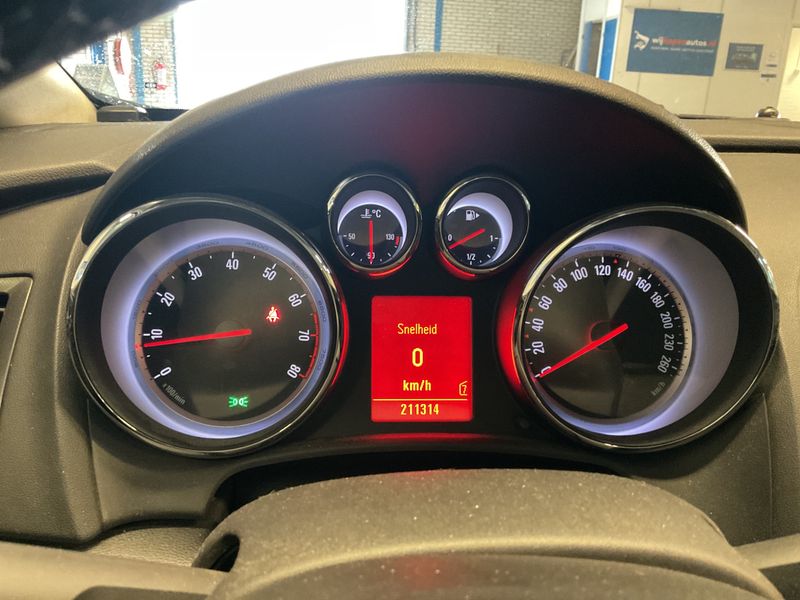 Opel Astra 1.4 Turbo Innovation 2011 – снимка 4