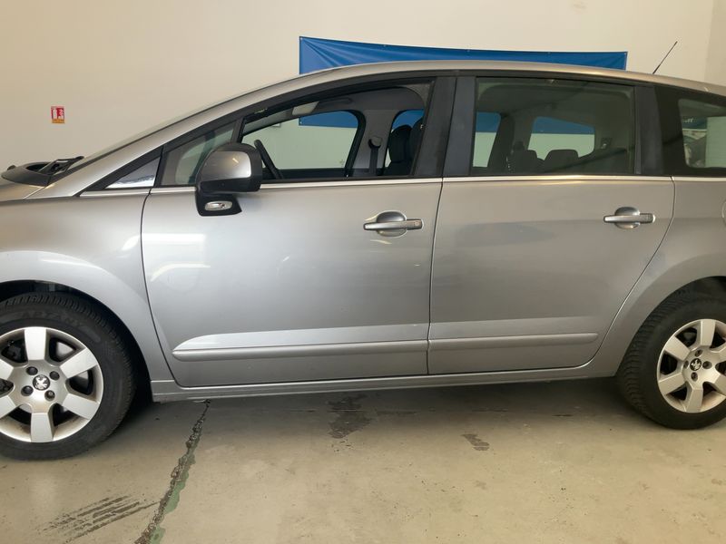 Peugeot 5008 1.6 Blue-HDi Active 2016 – снимка 4