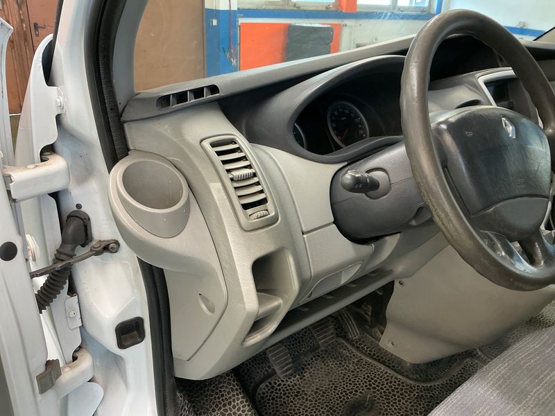 Renault Trafic 2.0 dCi L1H1 2,7t verglast 2011 – снимка 49