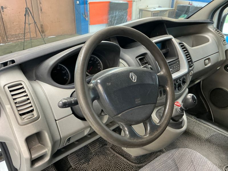 Renault Trafic 2.0 dCi L1H1 2,7t verglast 2011 – снимка 48