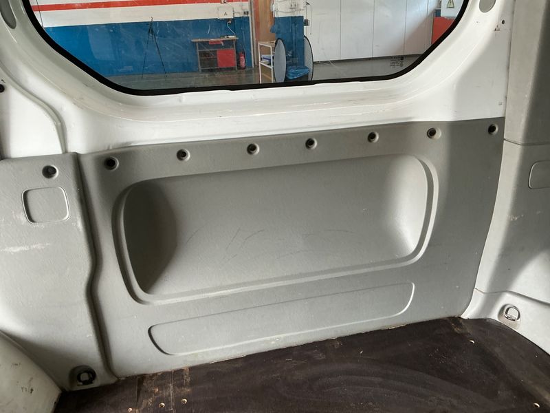 Renault Trafic 2.0 dCi L1H1 2,7t verglast 2011 – снимка 42