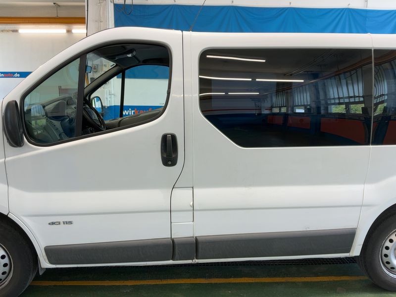 Renault Trafic 2.0 dCi L1H1 2,7t verglast 2011 – снимка 4
