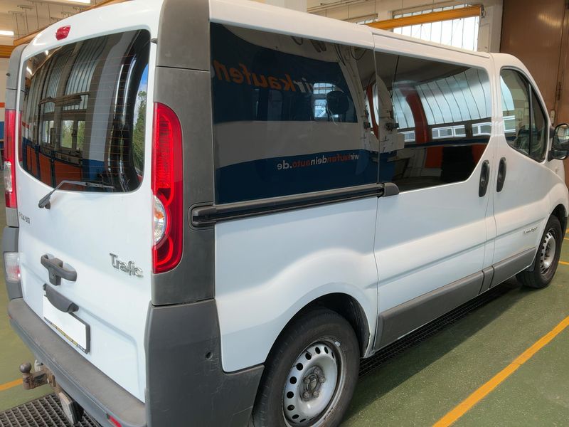 Renault Trafic 2.0 dCi L1H1 2,7t verglast 2011 – снимка 8