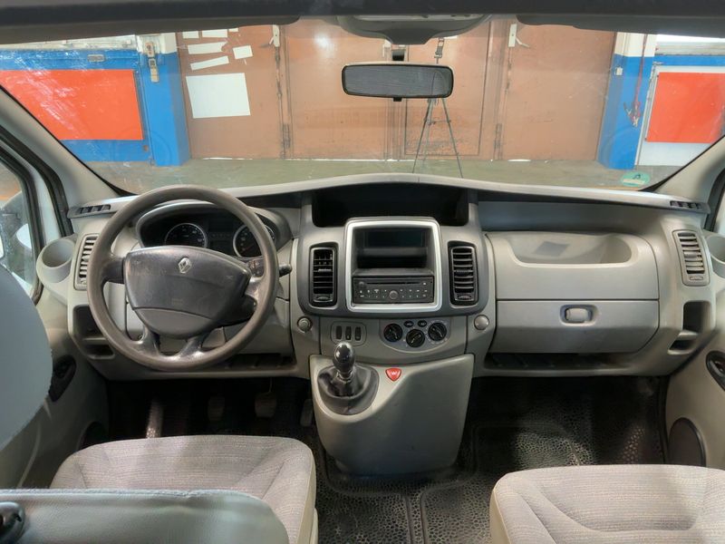Renault Trafic 2.0 dCi L1H1 2,7t verglast 2011 – снимка 17