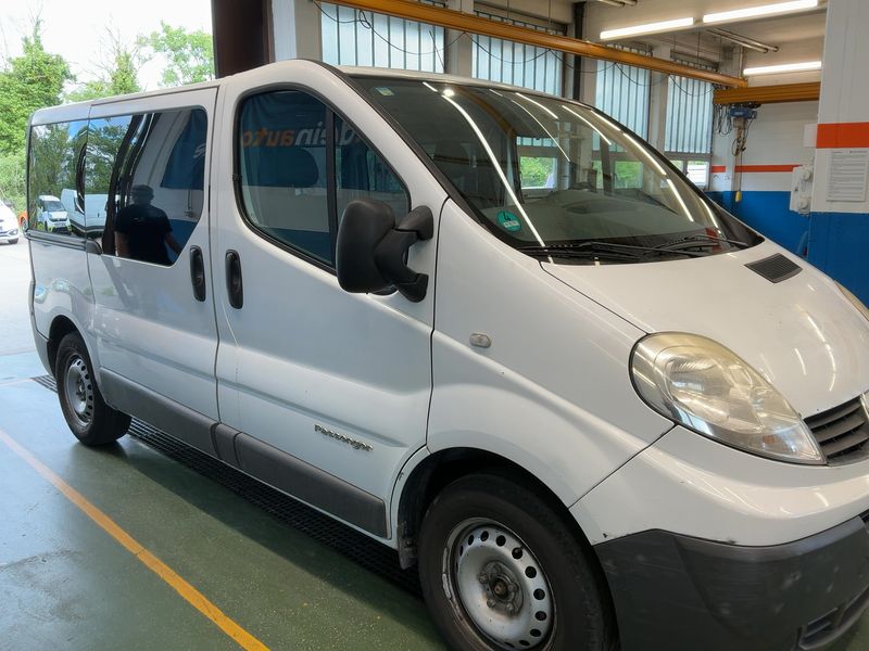 Renault Trafic 2.0 dCi L1H1 2,7t verglast 2011 – снимка 12