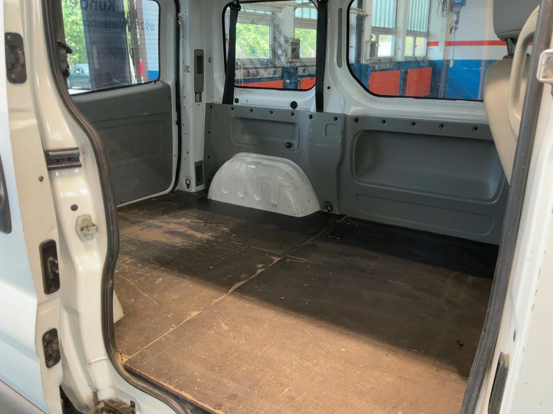 Renault Trafic 2.0 dCi L1H1 2,7t verglast 2011 – снимка 19