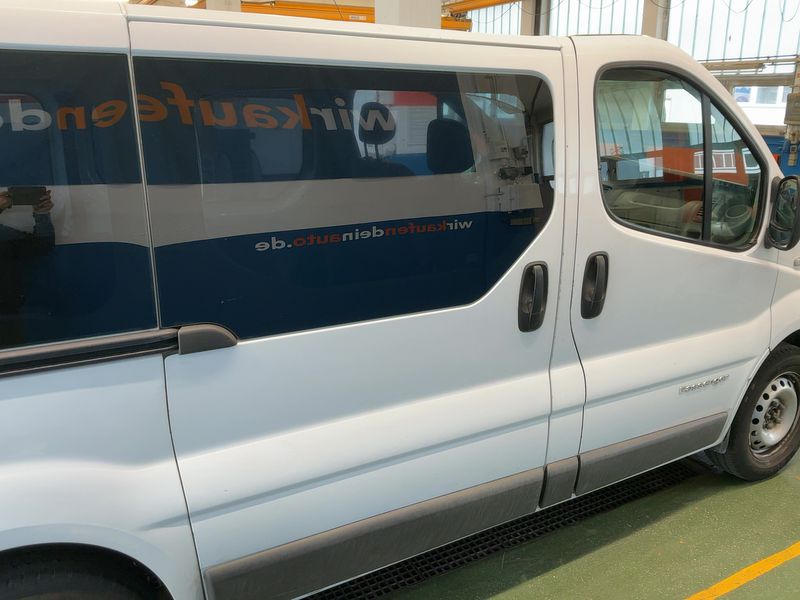 Renault Trafic 2.0 dCi L1H1 2,7t verglast 2011 – снимка 10