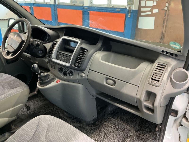 Renault Trafic 2.0 dCi L1H1 2,7t verglast 2011 – снимка 46