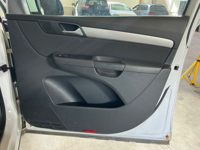 Volkswagen Sharan 2.0 TDI BlueMotion Tech 2015 – снимка 35