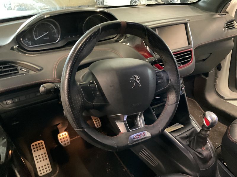 Peugeot 208 1.6 THP GTi 2014 – снимка 26