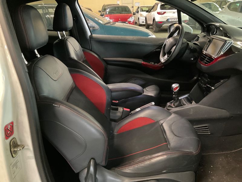Peugeot 208 1.6 THP GTi 2014 – снимка 16