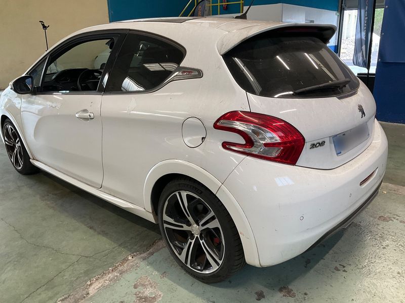 Peugeot 208 1.6 THP GTi 2014 – снимка 6