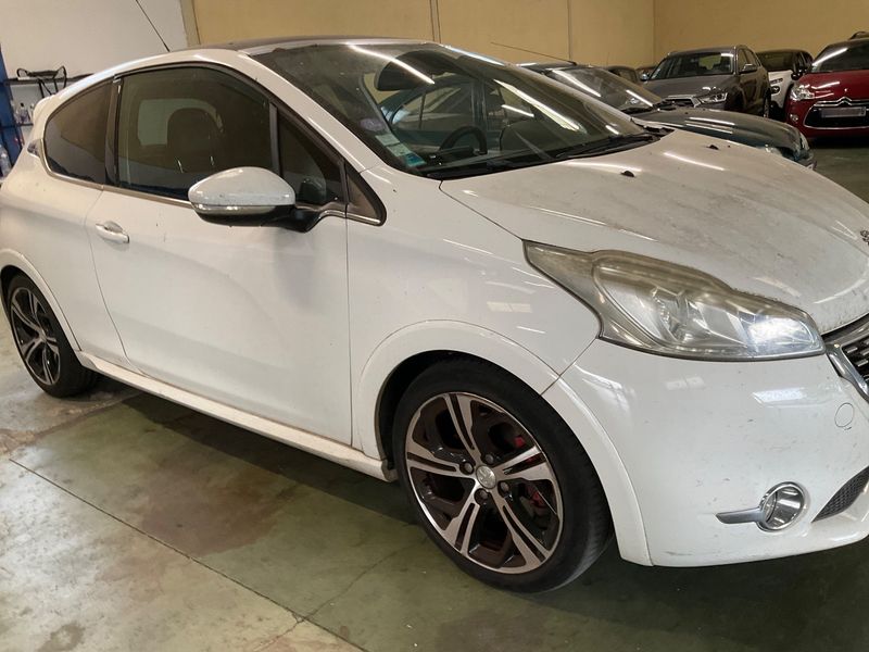 Peugeot 208 1.6 THP GTi 2014 – снимка 12