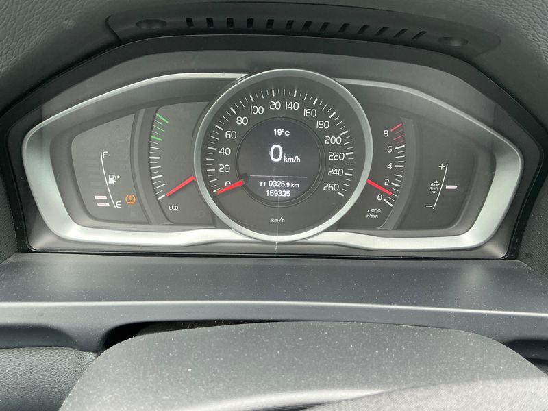 Volvo V60 2.0 T3 Xenium 2018 – снимка 19