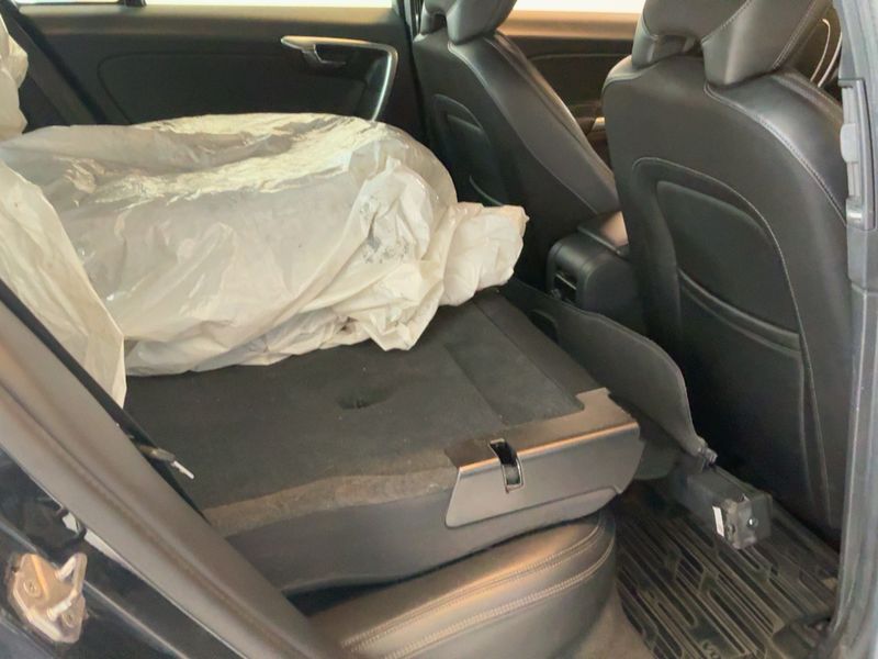 Volvo V60 2.0 T3 Xenium 2018 – снимка 20