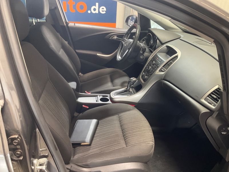 Opel Astra 1.6 Design Edition 2011 – снимка 3