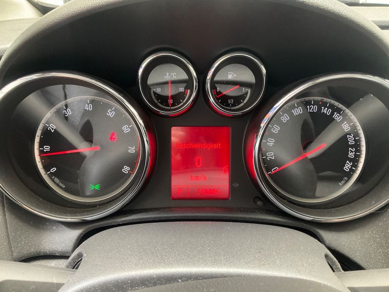 Opel Astra 1.6 Design Edition 2011 – снимка 4