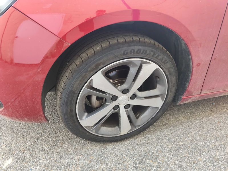 Peugeot 308 1.5 Blue-HDi Allure 2018 – снимка 19