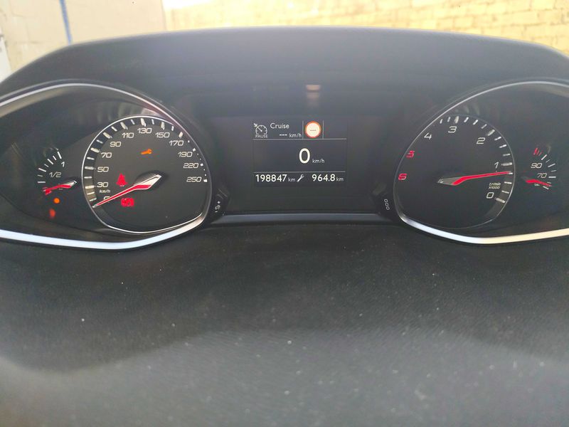 Peugeot 308 1.5 Blue-HDi Allure 2018 – снимка 12