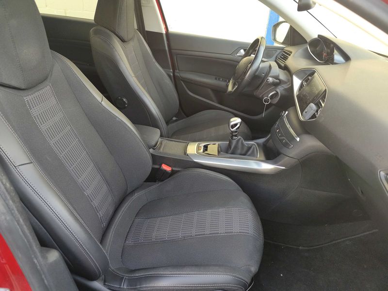 Peugeot 308 1.5 Blue-HDi Allure 2018 – снимка 10