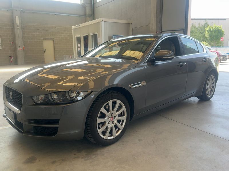 Jaguar XE 20d Prestige AWD 2018 – снимка 2