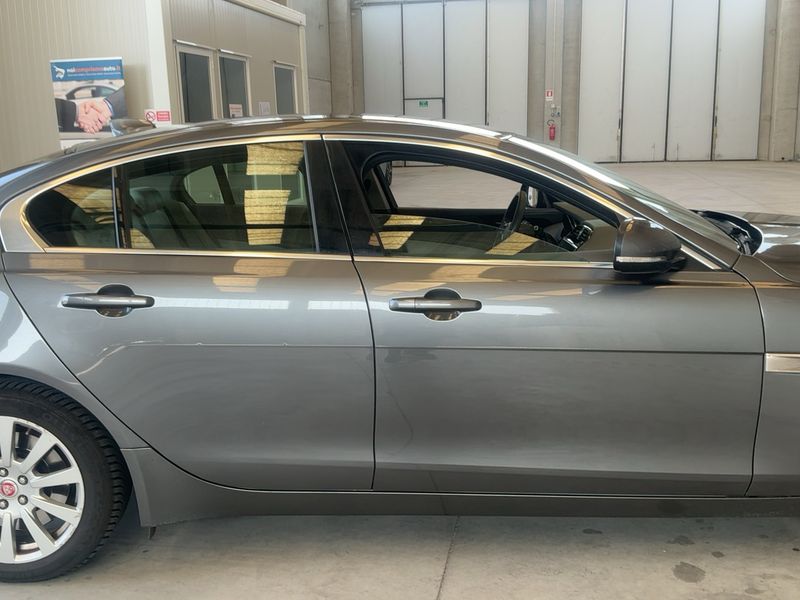 Jaguar XE 20d Prestige AWD 2018 – снимка 10