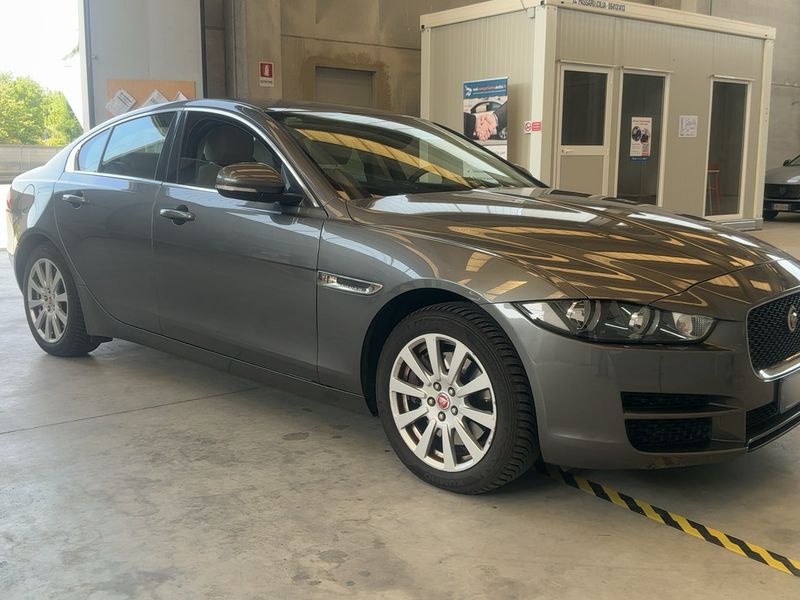 Jaguar XE 20d Prestige AWD 2018 – снимка 12