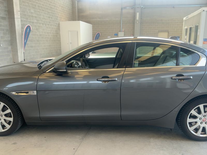 Jaguar XE 20d Prestige AWD 2018 – снимка 4